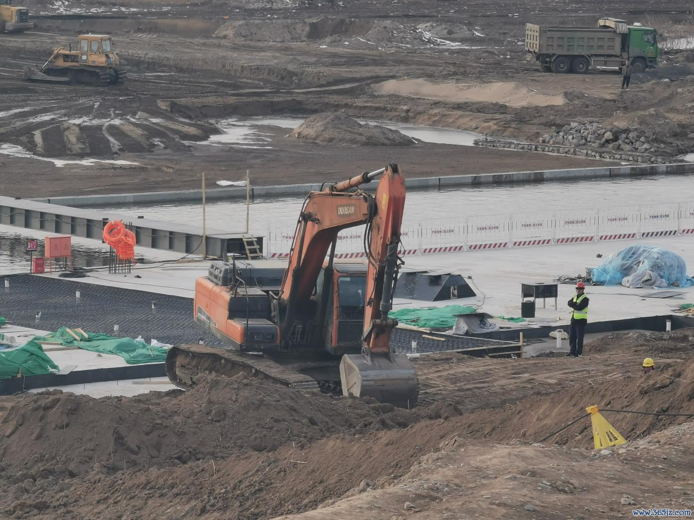 白沟河治理工程涿州段施工现场。水利部供图